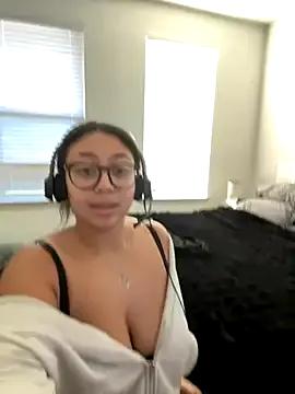 minha_baby from StripChat is Freechat