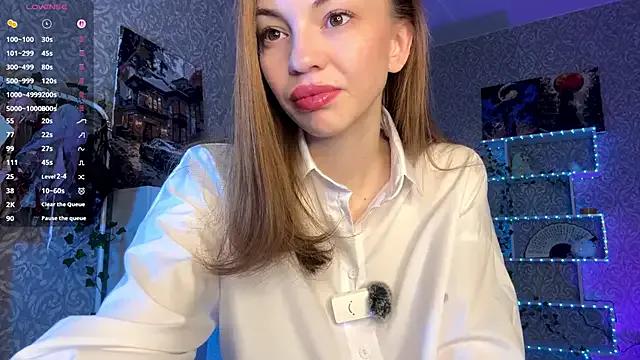 MiraVandee from StripChat is Freechat