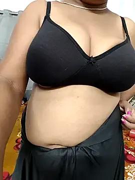 Miss-oly from StripChat is Freechat