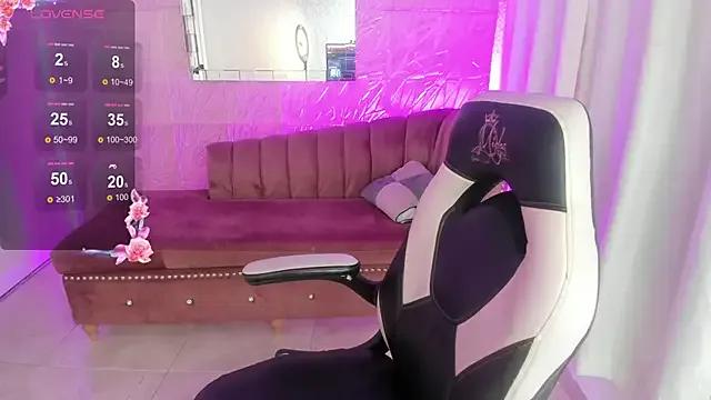 miss_isabella_m from StripChat is Freechat