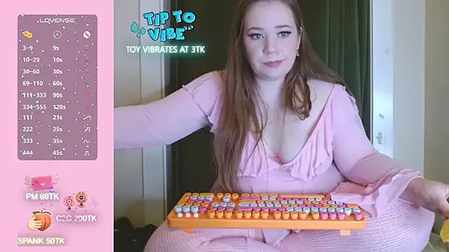 MissLolaLuxxx from StripChat is Freechat