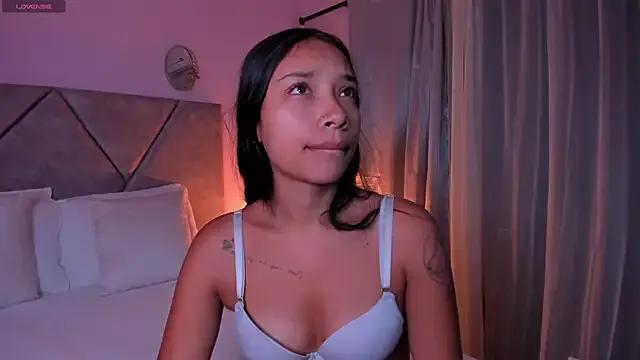 MissPocahontass from StripChat is Freechat