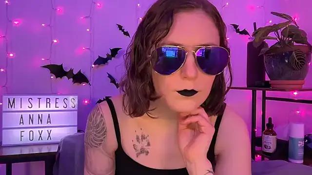 mistressannafoxx from StripChat is Freechat