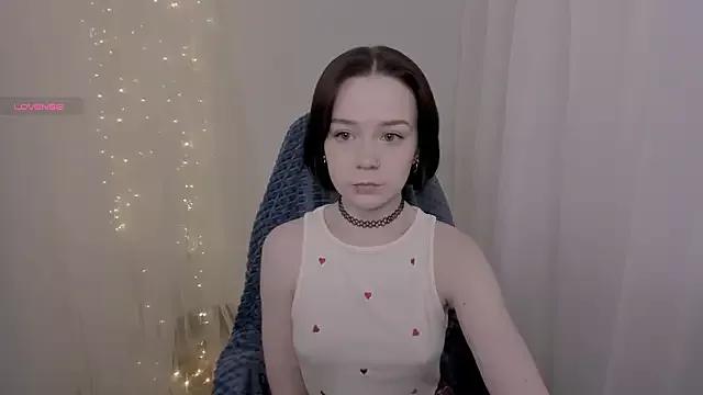 monica____shy from StripChat is Freechat