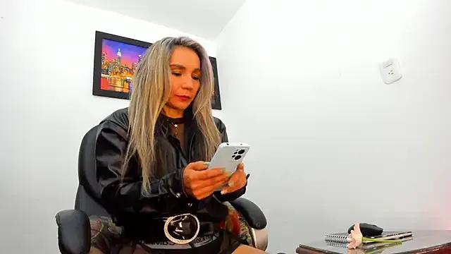 Ms_lunaRose from StripChat is Freechat