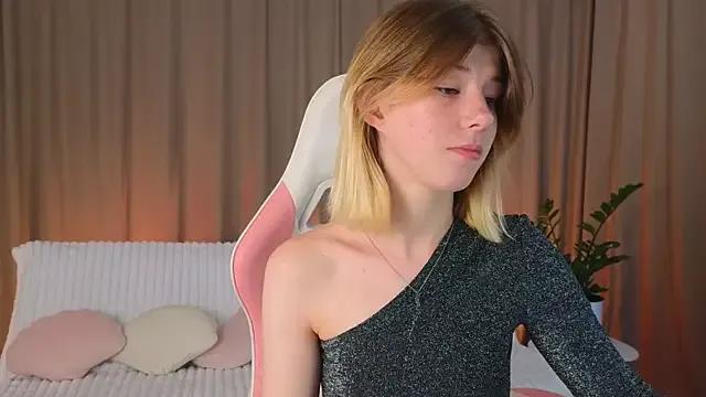 MuraLuxa from StripChat is Private