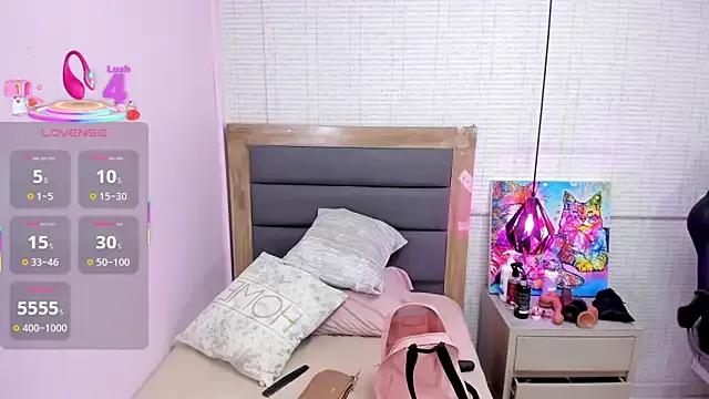 NAHOMIROSSE from StripChat is Freechat