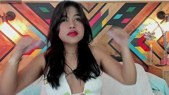 NaiirobiSwan from StripChat