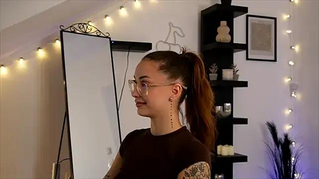 Naomii20__ from StripChat is Freechat