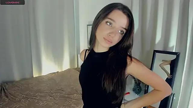 NaomiSiren from StripChat is Freechat