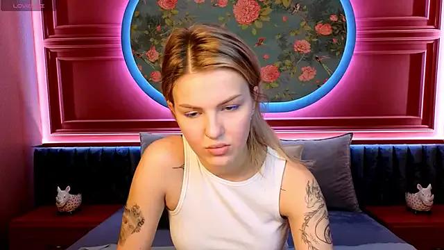 NaomiSol from StripChat is Freechat