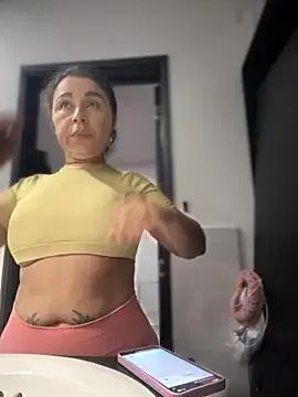 Natural_BIGASS_Nina from StripChat is Freechat