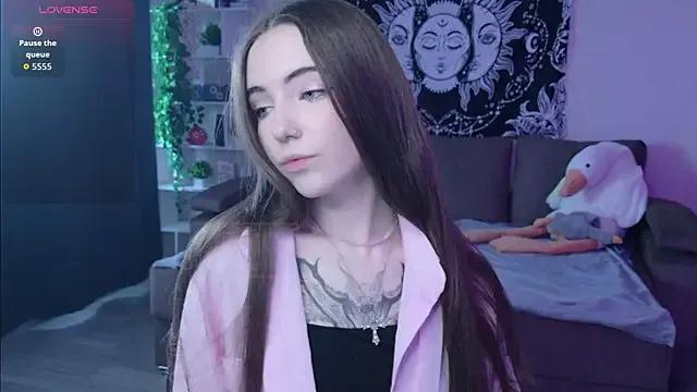 naugghtynikki from StripChat is Freechat