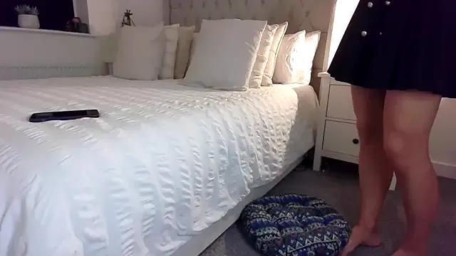 NaughtyMrsKnox from StripChat is Freechat
