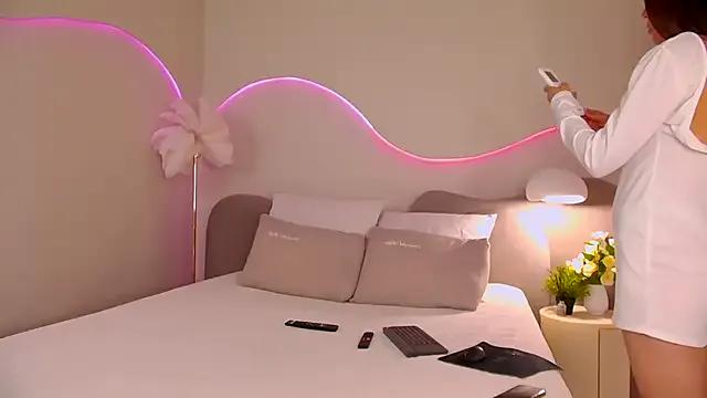Nicole_Space from StripChat is Freechat