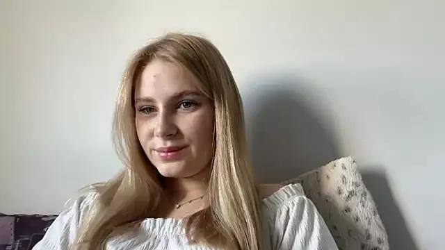 NicoleYoung from StripChat is Freechat