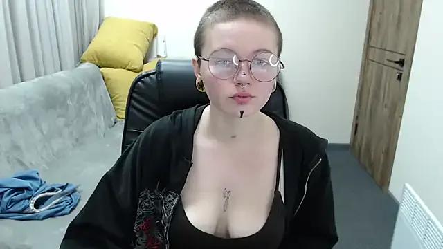 Nika_Snow from StripChat is Freechat