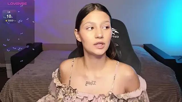 Nikol_Goldysss from StripChat is Freechat