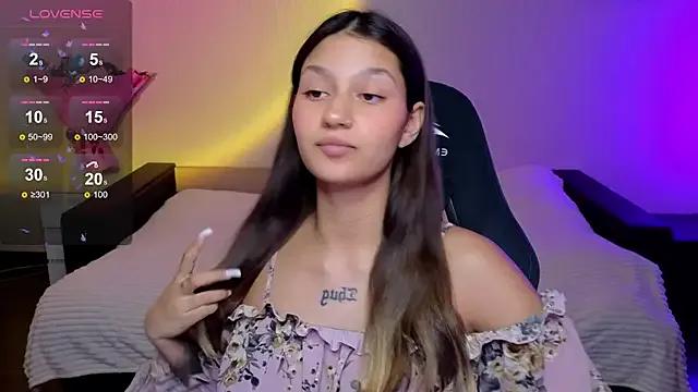 Nikol_Goldysss from StripChat is Freechat