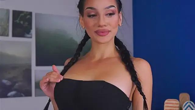 NinaSolenne from StripChat