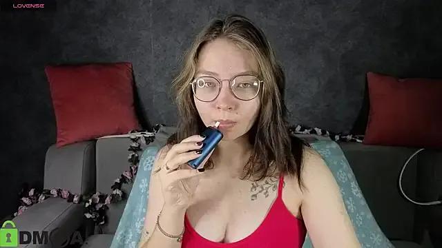 Nuura_Moore from StripChat is Freechat