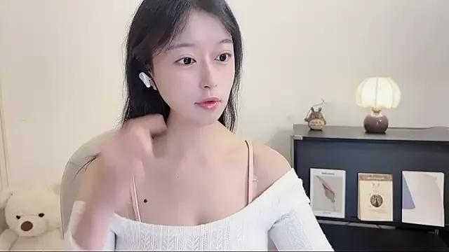 Onechestnut from StripChat is Freechat