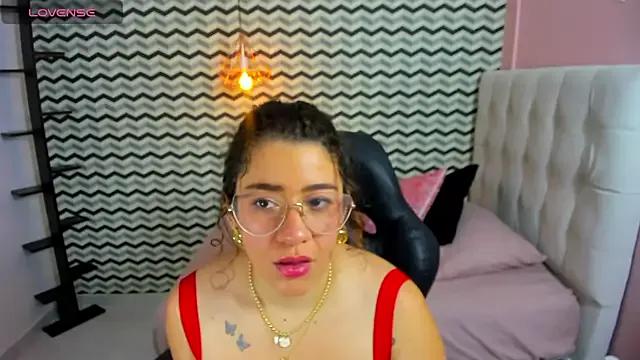 OSNAKELLER from StripChat is Freechat