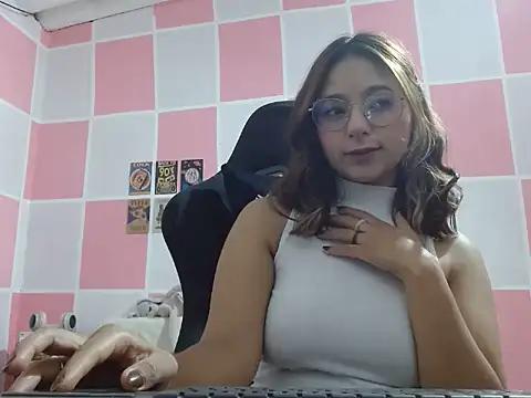 Paulina_mosh from StripChat is Freechat