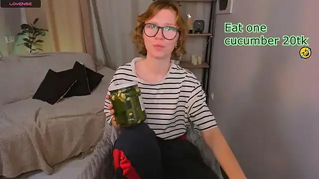Peachy_Carrie from StripChat is Freechat