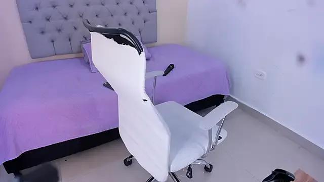 PhanieDoll from StripChat is Freechat