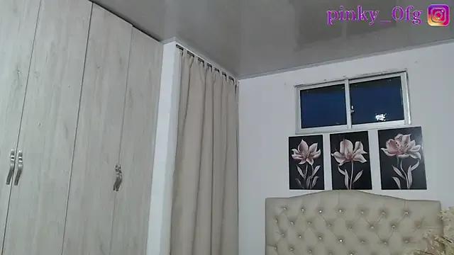 pinky_f00x from StripChat is Freechat