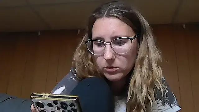 pleasureme24k from StripChat is Freechat