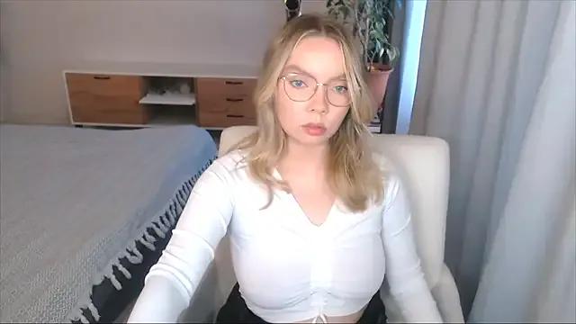 PolinaXXXXJones from StripChat is Freechat