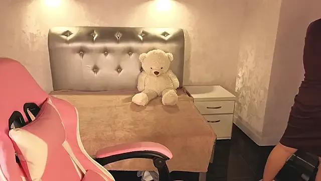 prettiestwinsor from StripChat is Freechat