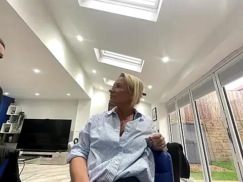 Princess-polly from StripChat is Freechat