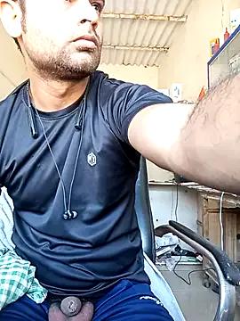 Priynkarani from StripChat is Freechat