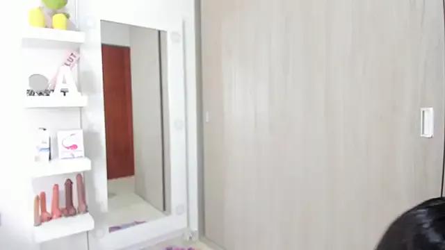 Queen_Antonella_Oficial from StripChat