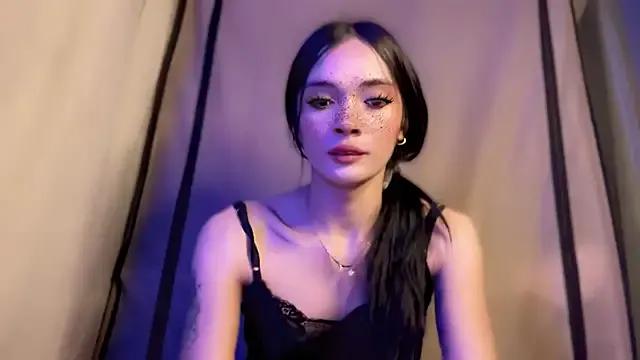 queen_lucinda from StripChat is Freechat