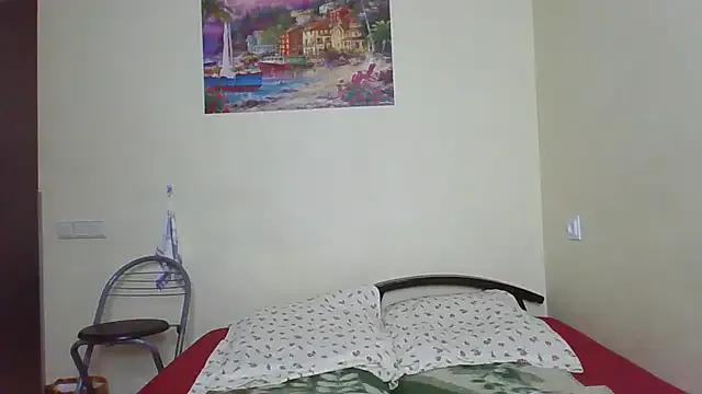 QueenMomyS from StripChat is Freechat