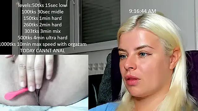 queenofthenighttt from StripChat is Freechat