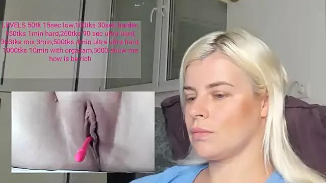 Queenofthenighttt from StripChat