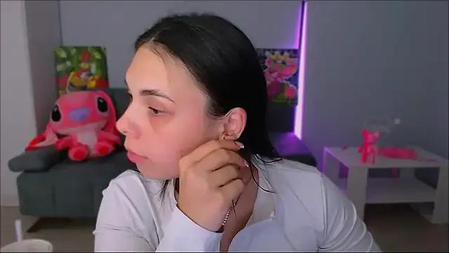 queenofthesense_ from StripChat is Freechat