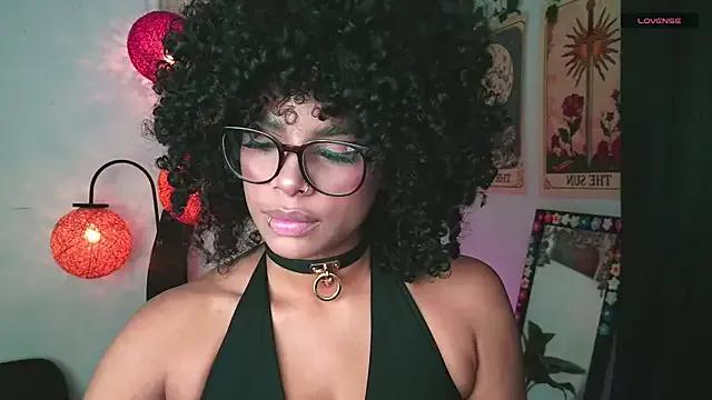 Raven_luv from StripChat is Freechat