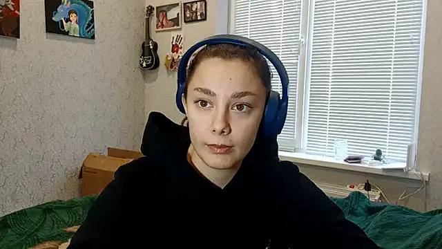 RavenGirlThier from StripChat is Freechat