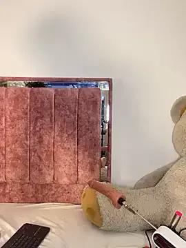 RebecaReslihx from StripChat is Freechat