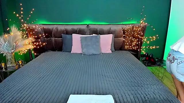 Rebecca_Diamond from StripChat