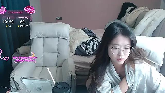 Redrose520 from StripChat