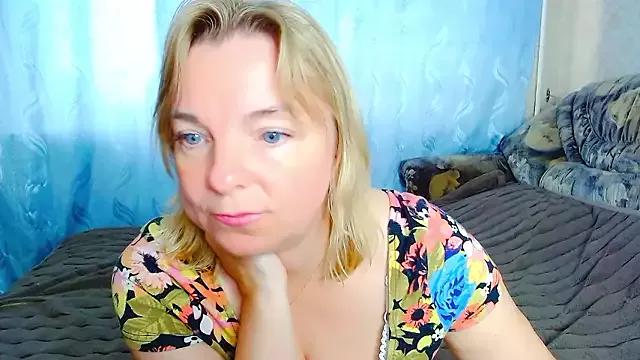 Regina__blue from StripChat is Freechat