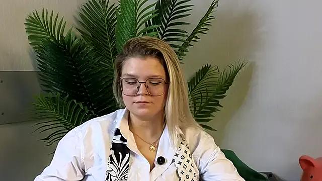 RosamariaDismukes from StripChat is Freechat