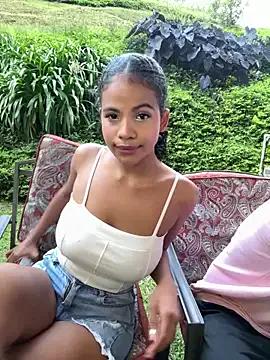 Rose-andres from StripChat is Freechat